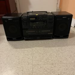 Sony CFD-550 CD and Cassettes Player