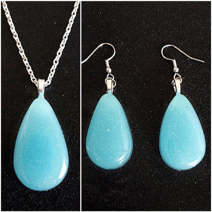 Frozen ice blue shimmery glow teardrop earrings and necklace jewelry set new