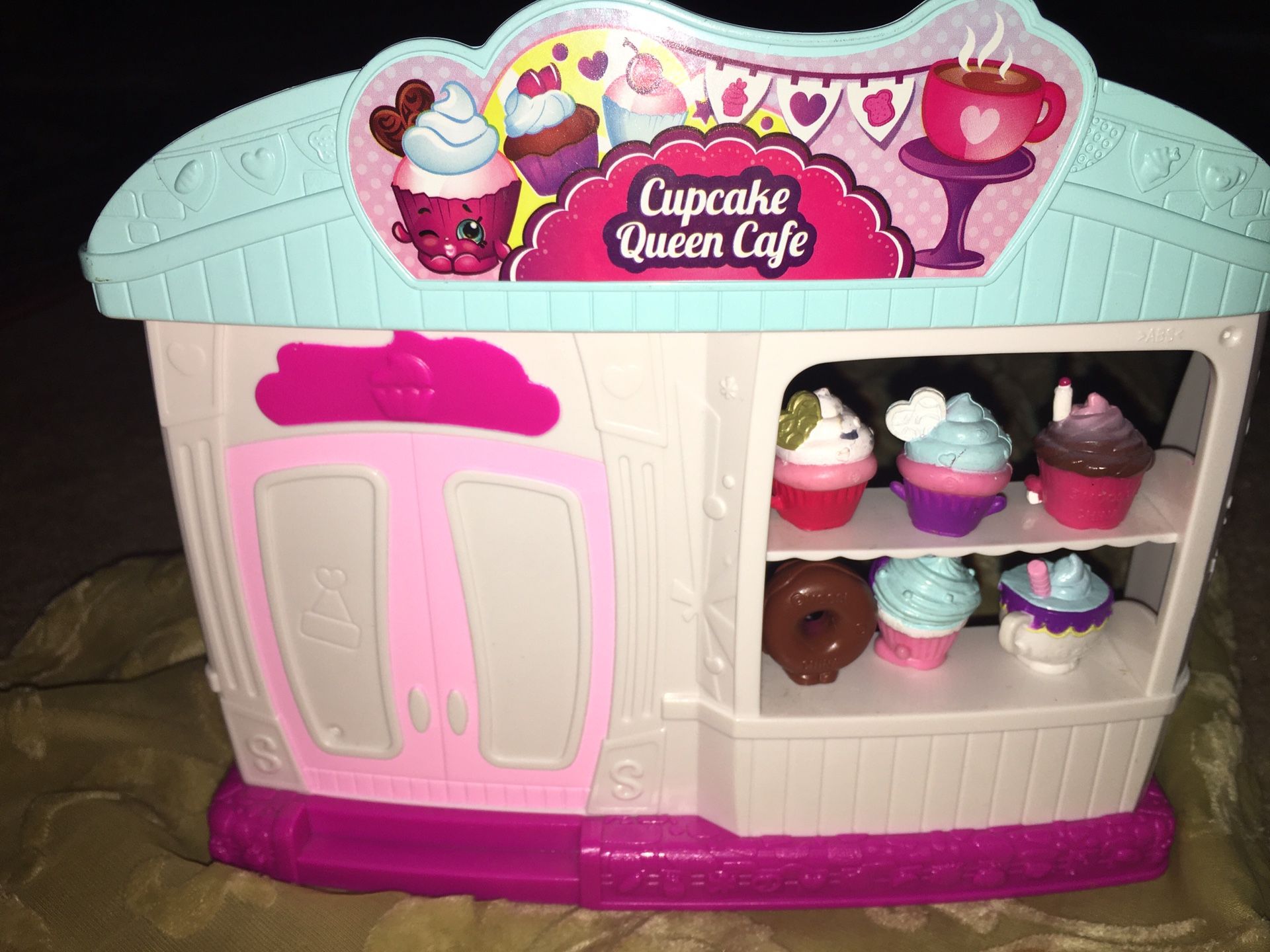 Shopkins lot: makeup, shoes & cafe