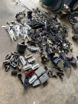 1998-01 Toyota Camry Parts 4cyl & 6 Cyl Motor Vacuum Trunk Fuel Door Cables & Door Glass Seat Belts relays bulbs nuts bolts fusses & more