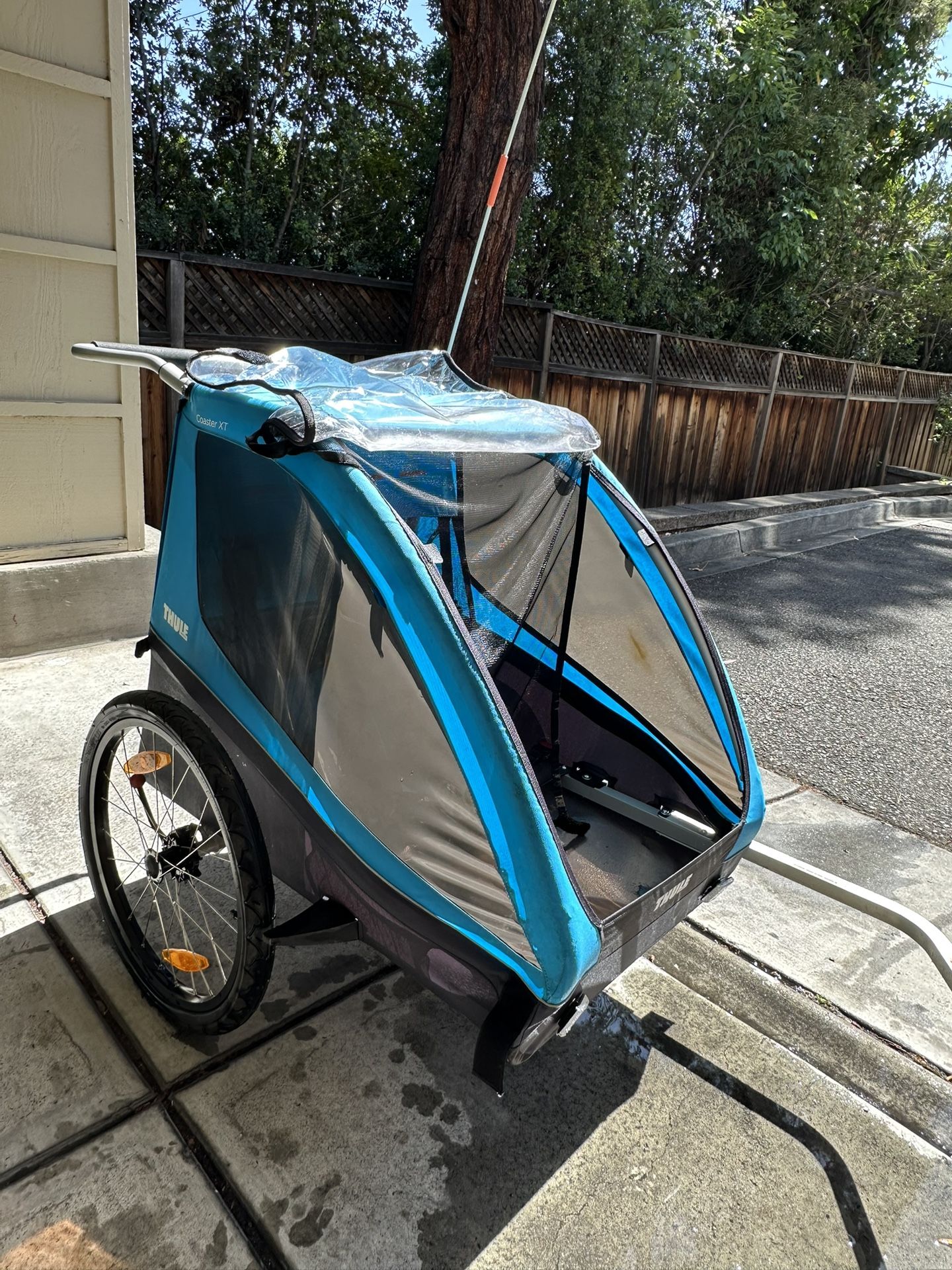 thule coaster xt blue bike trailer bicycle trailer