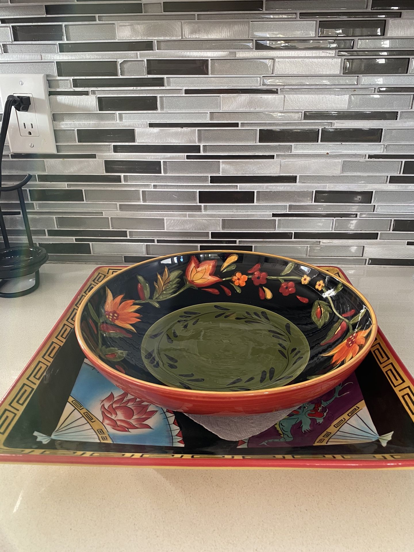 Floral bowl and plate set