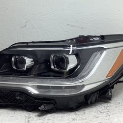 2022 2024 Lincoln Navigator left LED headlight (1AA).