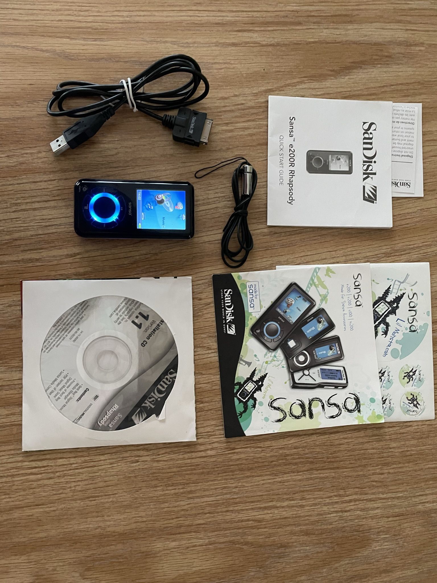 Sansa SanDisk e200R Rhapsody 8GB MP3 Player