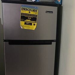Magic Chef Mini Fridge 