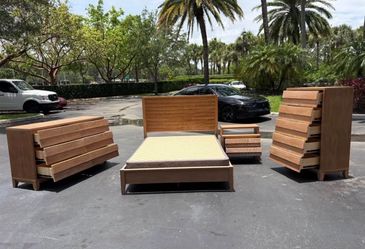 Beautiful Bedroom Set Queen Size Real Wood Natural Wood Color Like New by Havertys furniture