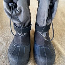 Boys Size 4 Columbia Snow Boots 