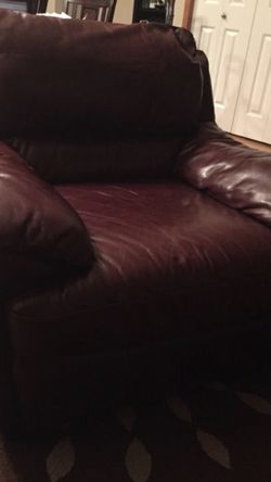 Leather chair/non-reclineable
