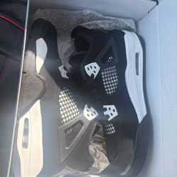 Jordan 4 White Thunder 