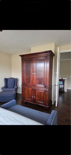 Baker Furniture Milling Road George III Style Crotch Mahogany Entertainment Armoire