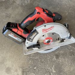 Milwaukee M18 FUEL 18V Lithium-Ion Brushless Cordless 7-1/4 in. Circular Saw