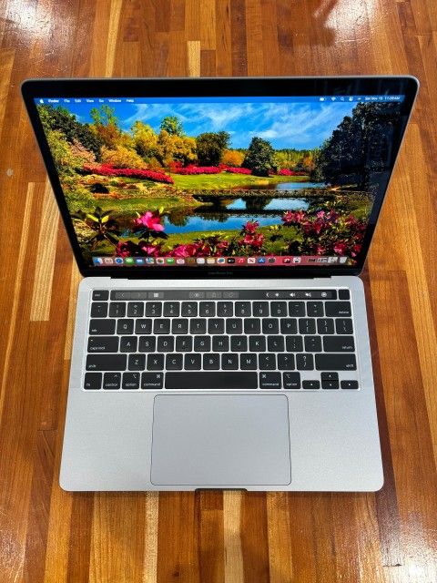 🍎 MacBook Pro 💻 TouchBar 2020 2.3Ghz CORE i7 32GB RAM 512GB Fully Functional