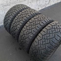 Vendo 265/65/R17 Goodyear Las 4 Llantas Por $200