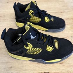 Jordan 4’s Yellow Thunder Size 11 Men/13 Women