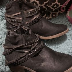 Black Boots 