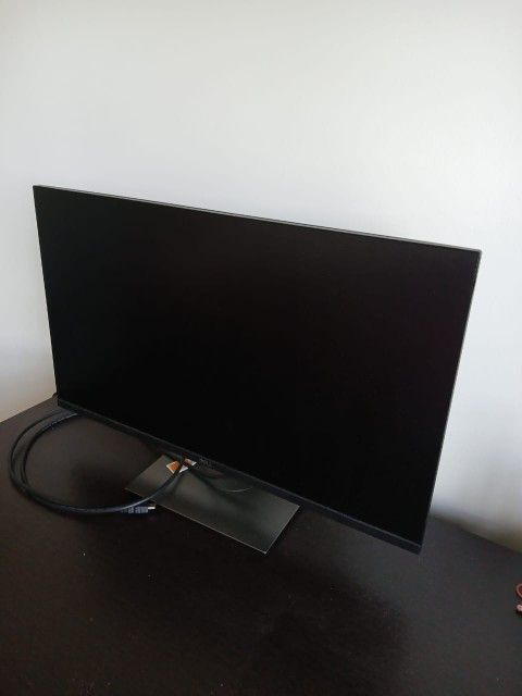 DELL 27 Inch Computer Monitor on Sale.