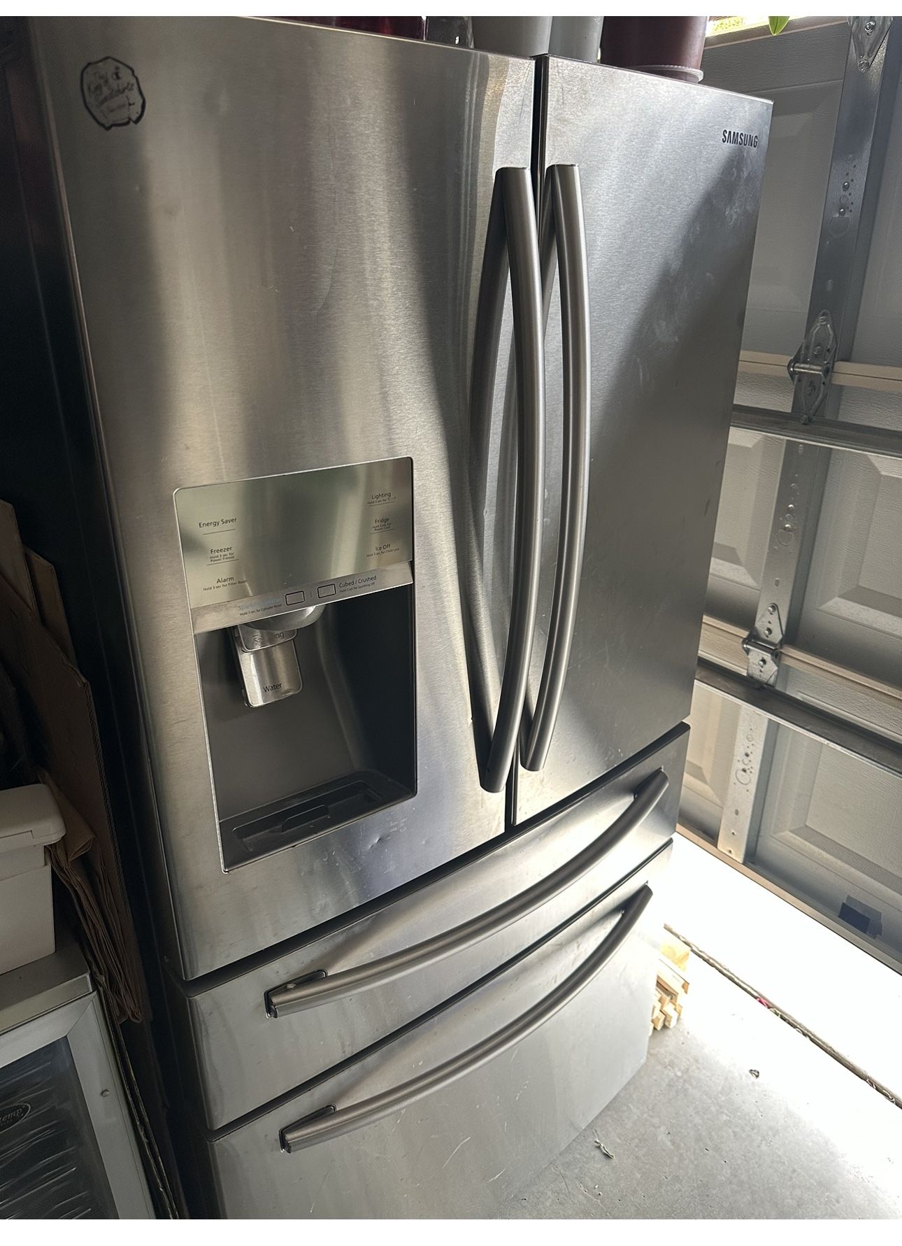 Samsung Refrigerator. It Works Just Started To Freeze Refrigerator Part If You Know How To Fix It’s A Good Refrigerator Freezer Works.