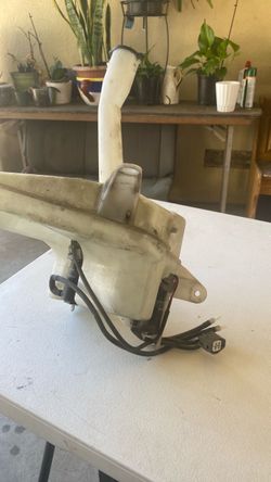 Windshield flue reservoir for Toyota