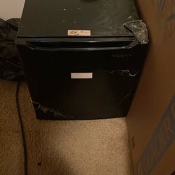 Insignia Room Refrigerator 