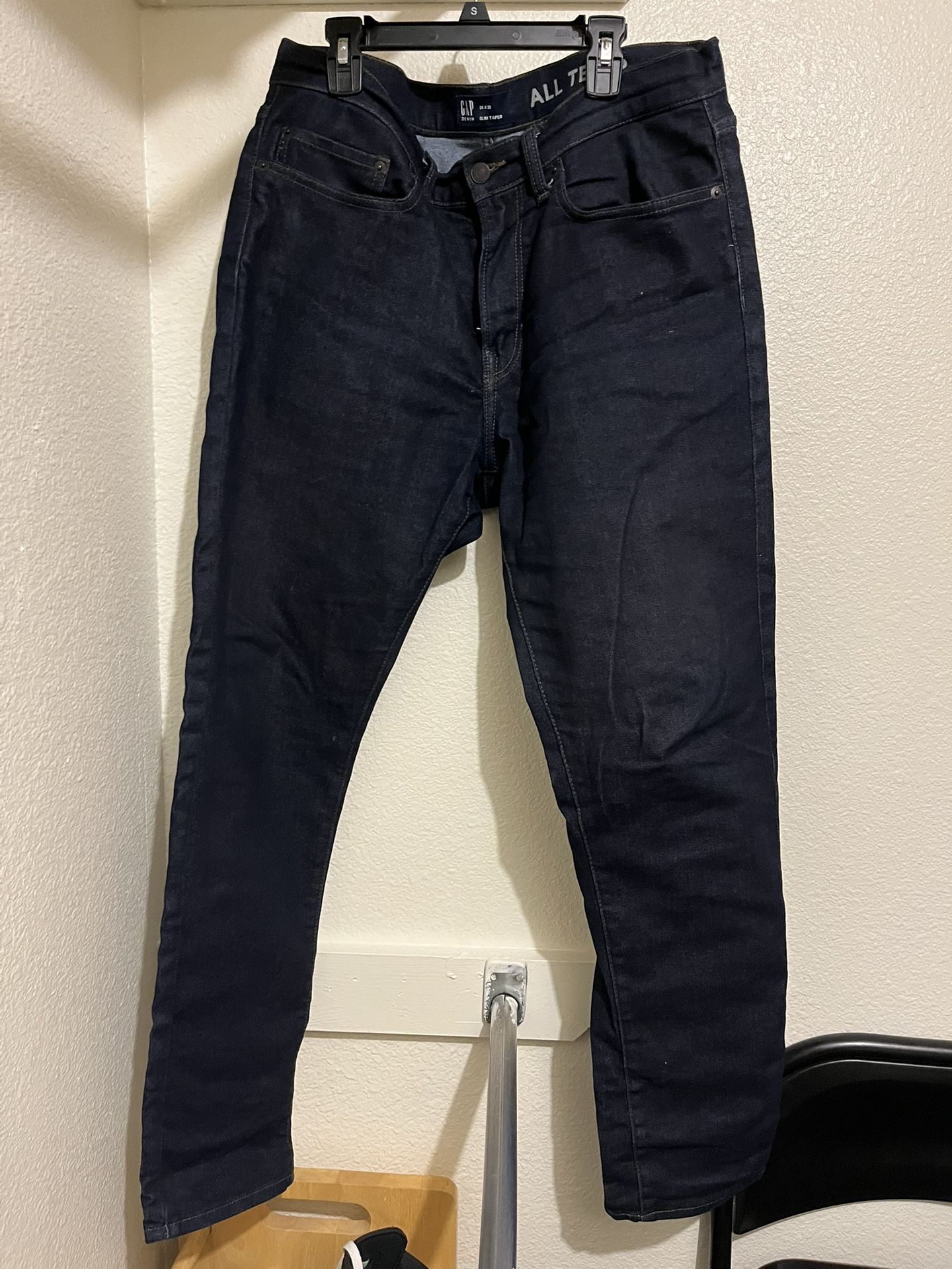 preowned GAP Men’s 34 x 30 Dark denim Jeans
