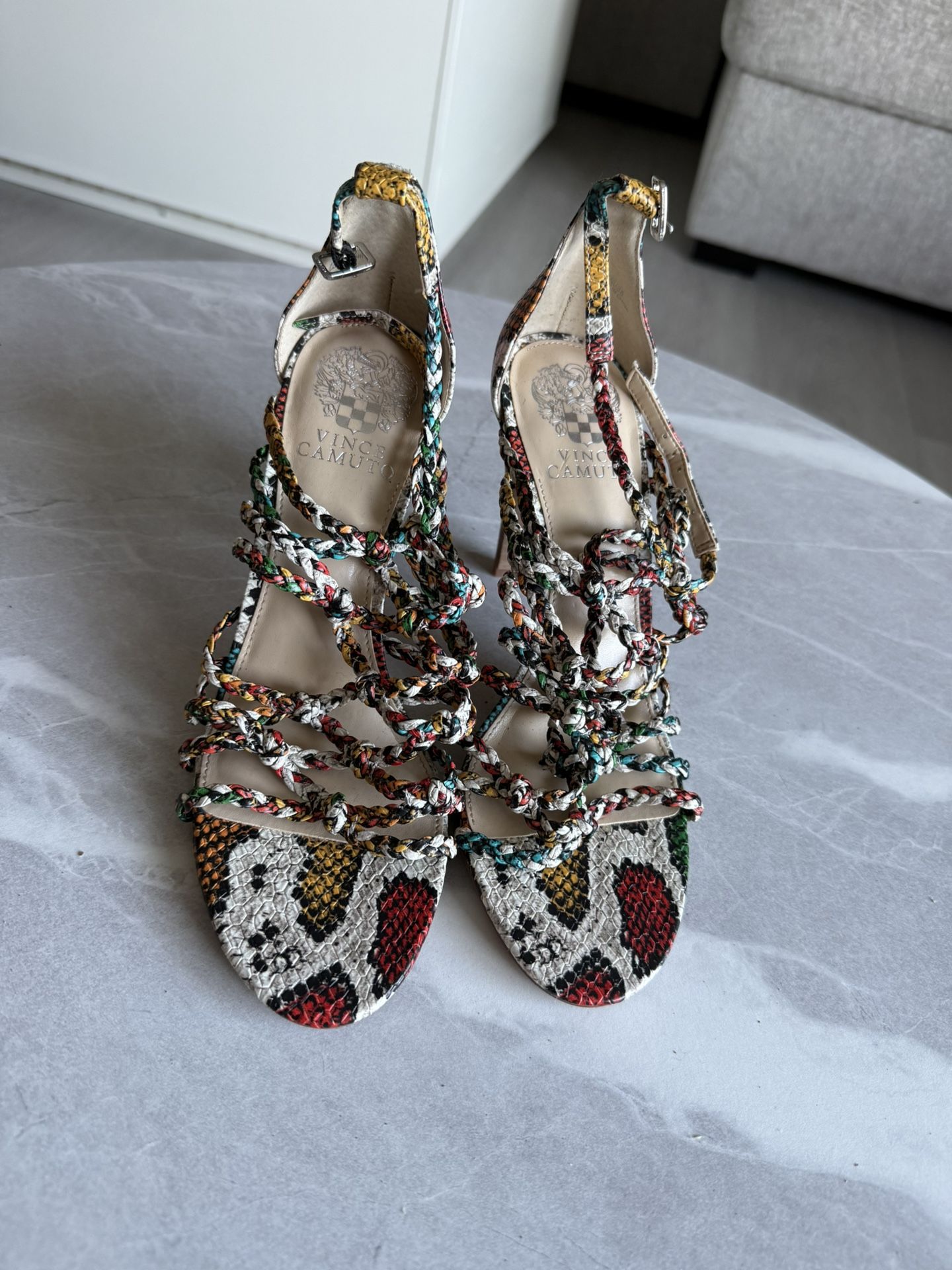 New Vince Comuto multicolored heels 7 1/2