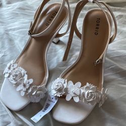 Torrid white floral heels size 10
