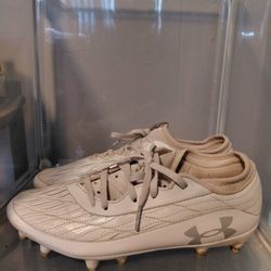Under Armour Cleats SZ 6