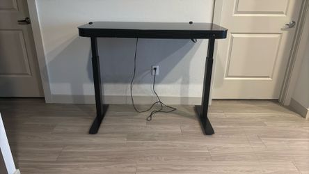 Seville Classics airLIFT® Electric Height Adjustable Desk with Tempered Glass Top, USB Charging Ergonomic Sit Stand Modern Home Office w/ Office chair