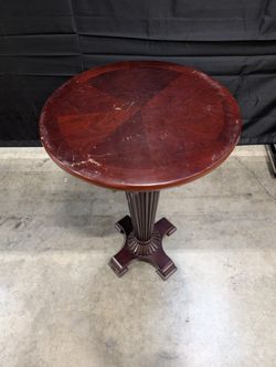 Traditional Round Wood Pedestal Accent Table