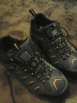 Sketchers steel toe size 9.5