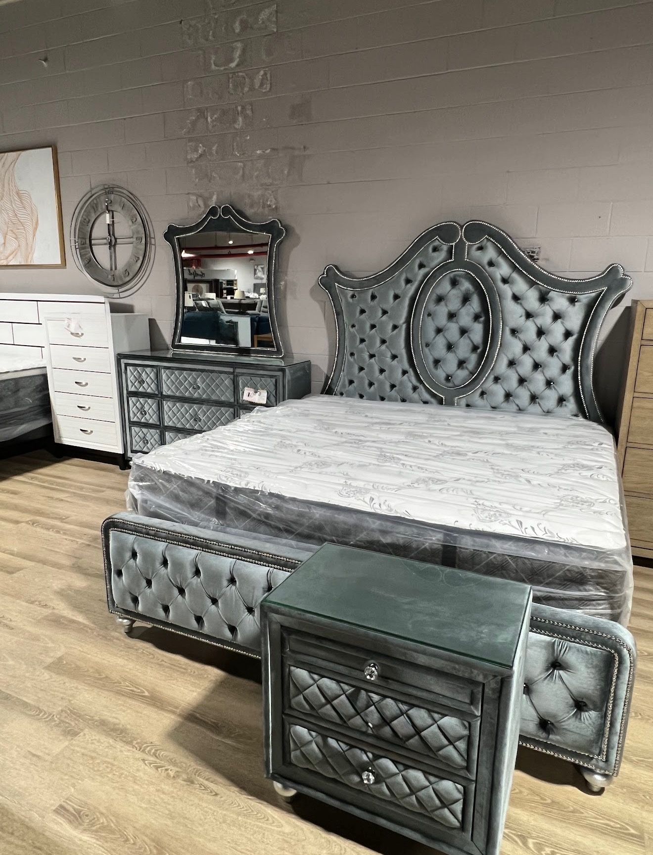 Master Bedroom Set ,luxury Stool,dresser With Mirror 