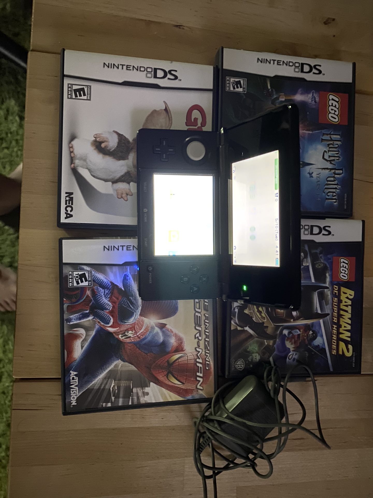 Nintendo 3Ds and 4 games