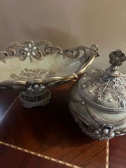 Decorative set