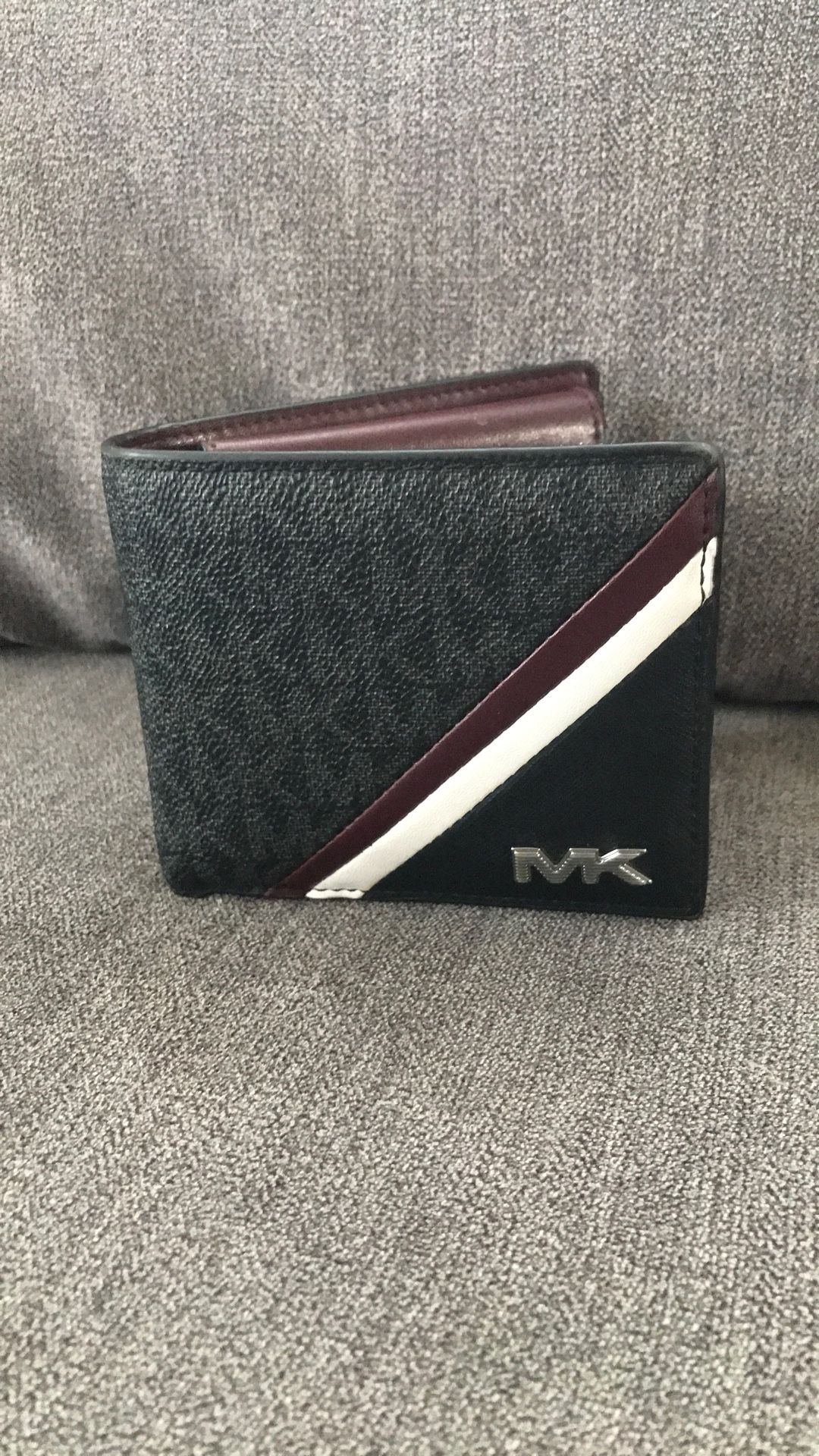 Michael Kors MK  Harrison Logo Billfold Wallet With Passcase