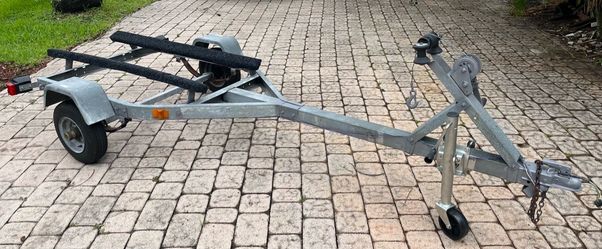 Galvanized Wave On Jet ski trailer. New Jack, new carpet, new lights, new wires. Ready to load…