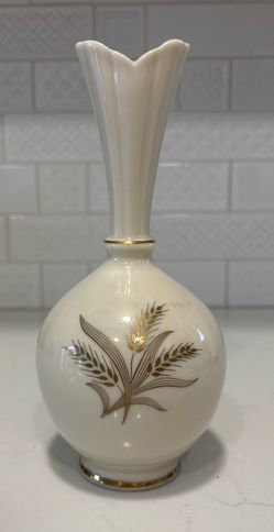 VTG-Lenox Bud Vase 24K Gold Hand Painted Trim 8"