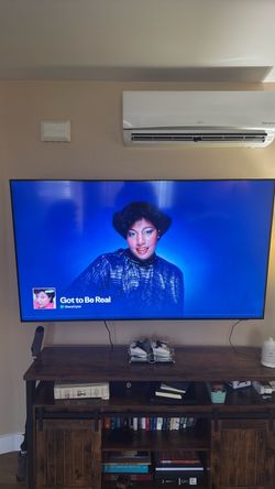 60” Large Flat Screen Smart Samsung TV +retraction wall mount