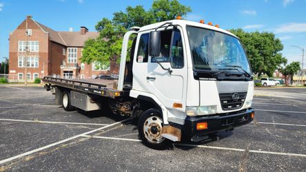 2009 UD 2000 Rollback Tow truck