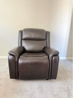 2 available!! Barcalounger Leather Power Recliner – Excellent Condition – Free Delivery