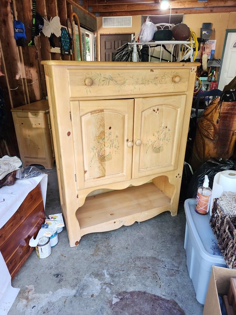 Pending Pick Up .....FREE!!!!!!Knotty Pine Dresser Storage Set