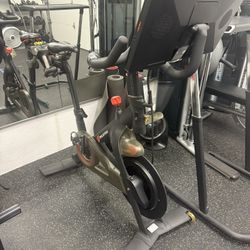 Peloton Bike (Original) + New Screen (Sealed) + Shoes (Size 46) + Dumbbells 5lbs