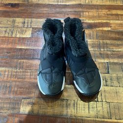 Nike snow boots