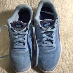 Nike Revolution Youth Size 3.5