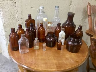 Large lot of vintage bottles