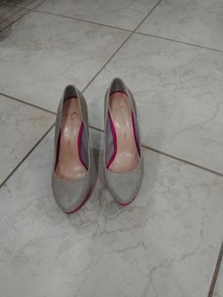 Jessica Simpson. Platform heals