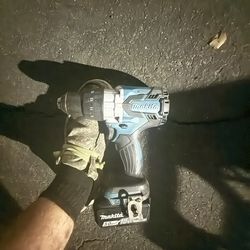 Makita LXT 18v W/ 5.0 ah Battery Cordless Drill.