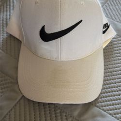 White nike hat 