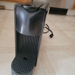 Breville Nespresso Essenza Mini - Clean & Ready To Use