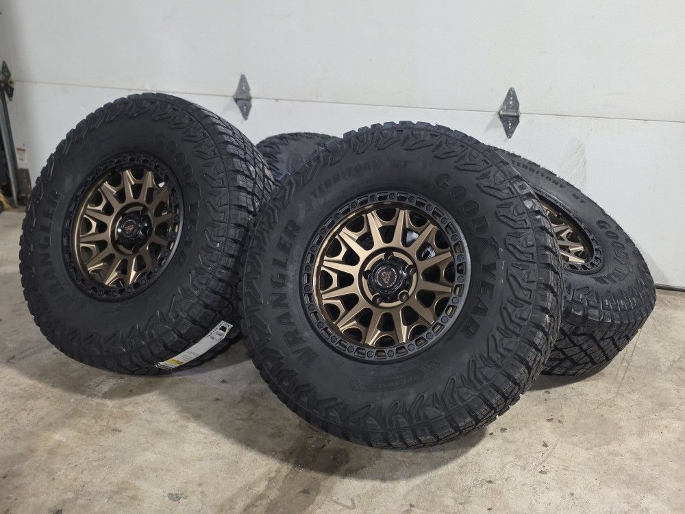 17 inch Jeep Wheels and Tires Wrangler Gladiator Rubicon JL JK Goodyear 315/70/17
