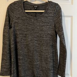Jones New York Small Sweater Black White Long SL Tunic Scoop Neck Viscose Blend   Lovely sweater. Black white heather.   Accent seam from neck to hem 